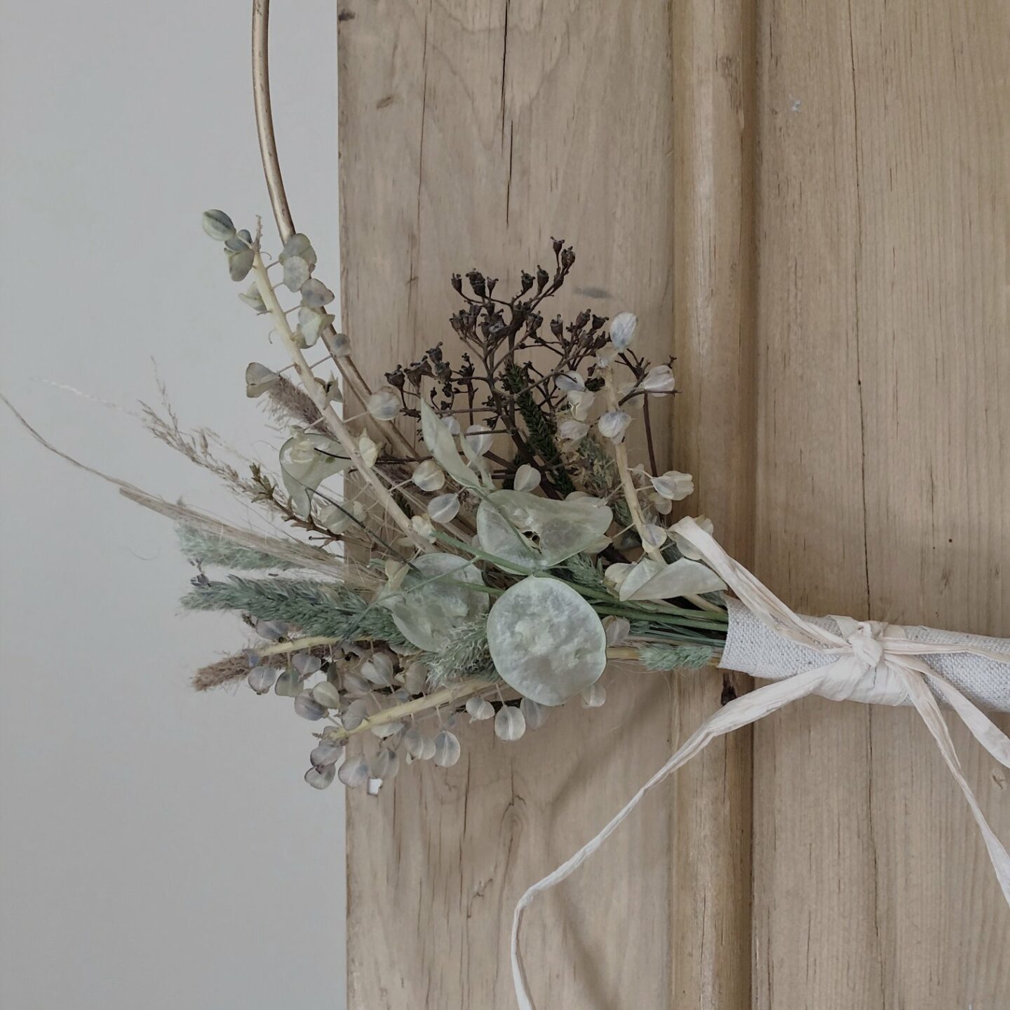 Dried foliage and honesty seed heads