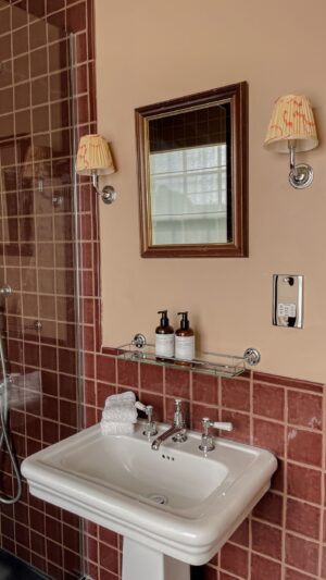 Guest bathroom at Bradley Hare