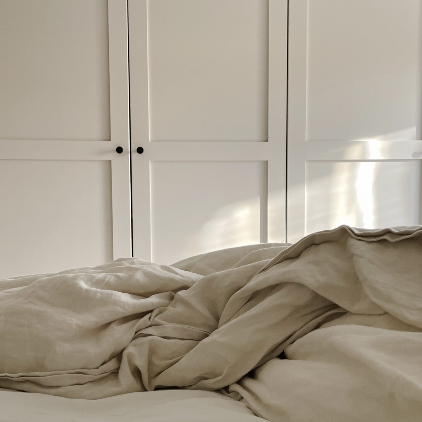 Linen bedding in neutral bedroom