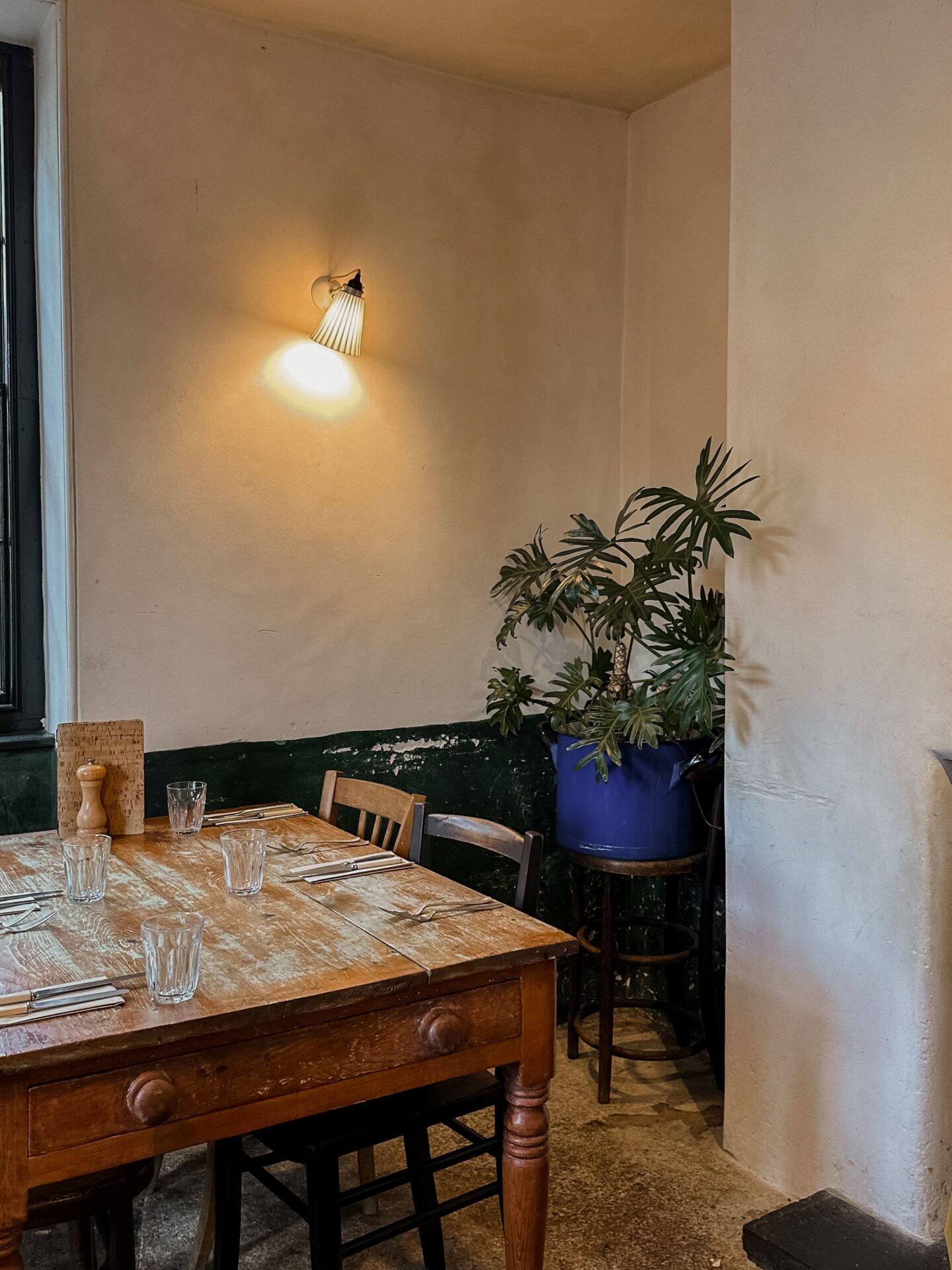 Pink lime wash walls at The Bull Inn Totnes