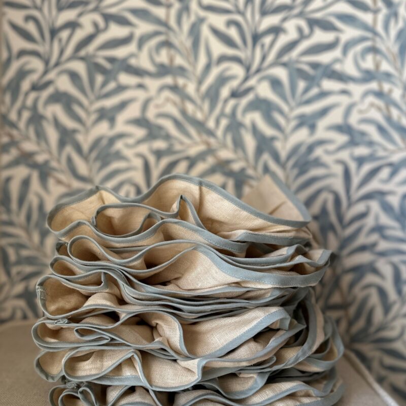Blue border frilled linen napkins
